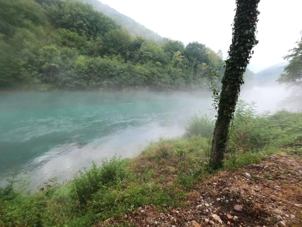 De mist trekt op na de hevige regenval